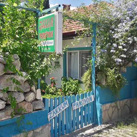 Zakkum Konukevi