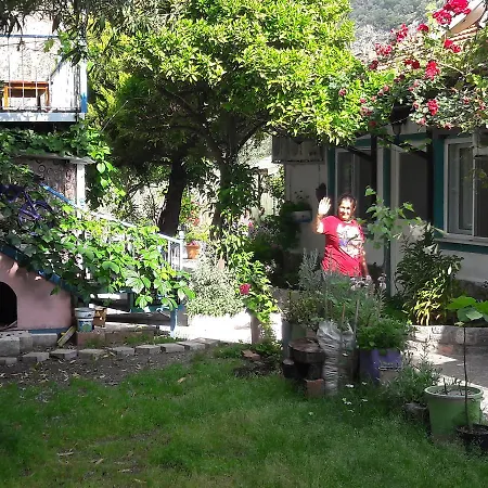 Zakkum Hotel *